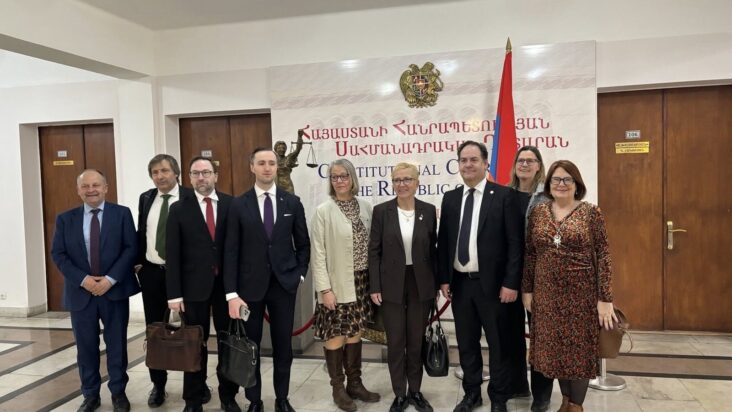 Besök på Armeniens Konstitutionsdomstol